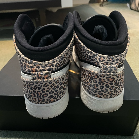 Air Jordan 1 Mid SE GS 'Leopard' - Picture 7 of 10